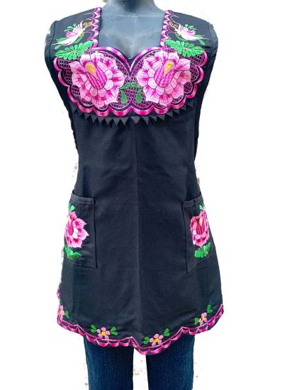 Imagen de Mandil Negro con Bordado Floral