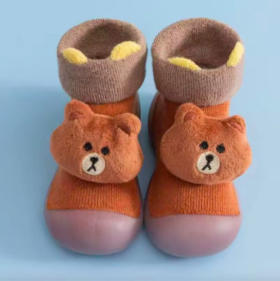 Imagen de Zapatos de bebé tipo calcetín con suela de goma