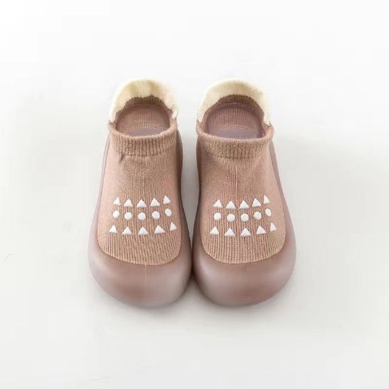 Imagen de Zapatos de bebé tipo calcetín con suela de goma 