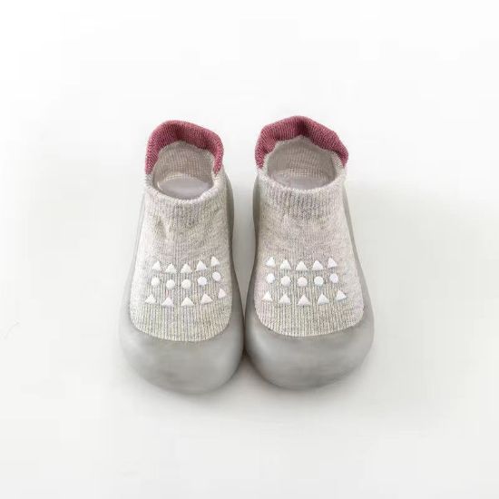 Imagen de Zapatos de bebé tipo calcetín con suela de goma 