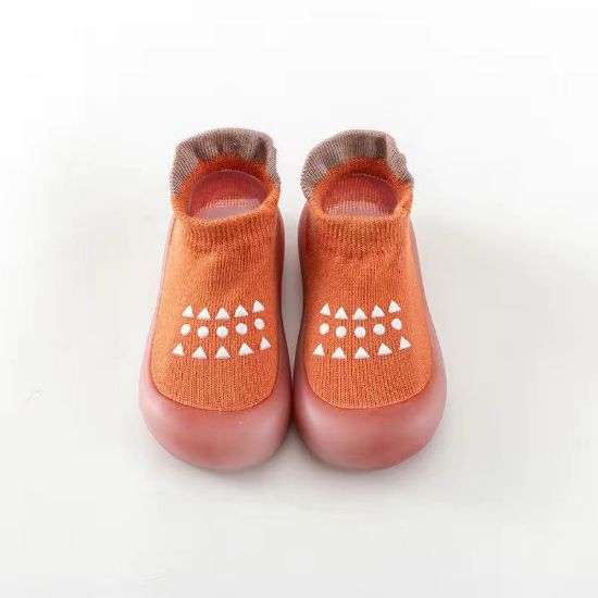Imagen de Zapatos de bebé tipo calcetín con suela de goma 