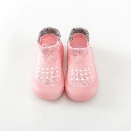 Imagen de Zapatos de bebé tipo calcetín con suela de goma 