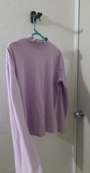 Imagen de Blusa cuello alto color lila talla L