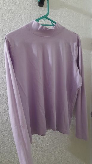 Imagen de Blusa cuello alto color lila talla L