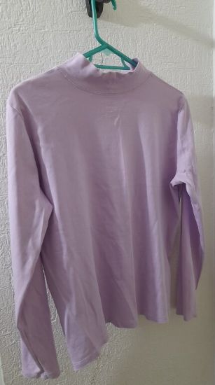 Imagen de Blusa cuello alto color lila talla L