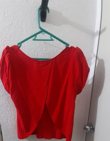 Imagen de Blusa roja talla L