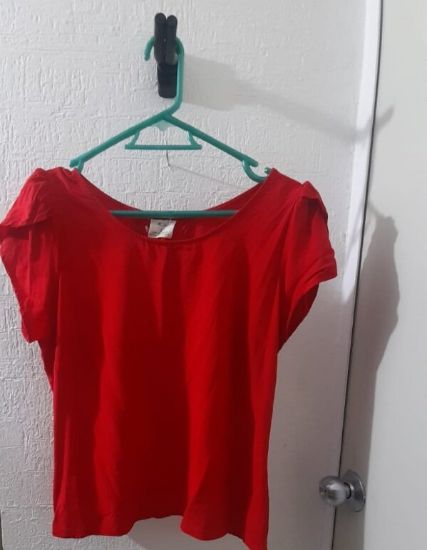 Imagen de Blusa roja talla L