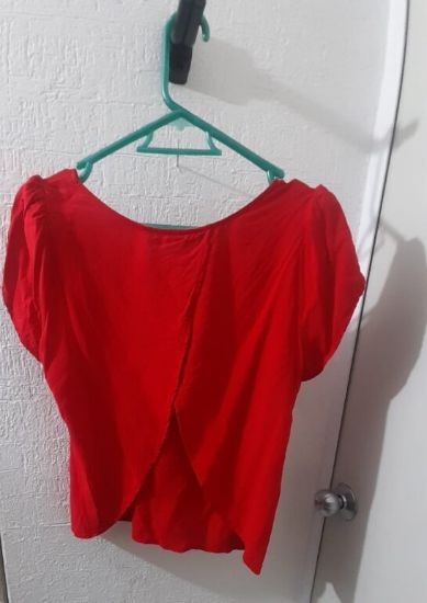 Imagen de Blusa roja talla L