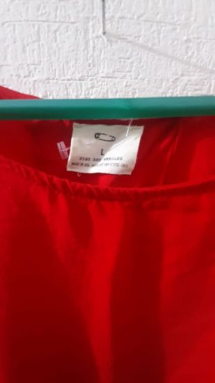 Imagen de Blusa roja talla L