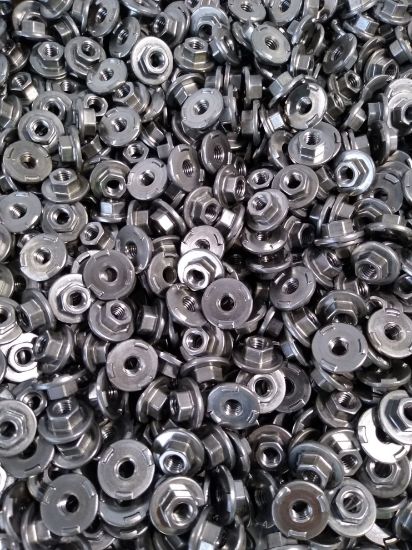 Imagen de Caja con 2000 Tuercas De Soldadura, # de parte N104723, Tipo Hexagonal, M6 1.0 10x7x18.5mm