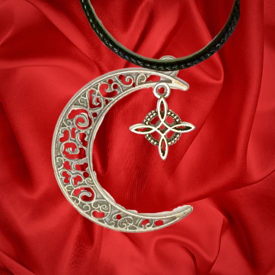 Imagen de 1 Dije Nudo de Bruja M2Cz 15x15mm CURADO y Para USO RUDO en Luna Color Plata 41X31cmm Collar 45+5cm Largo