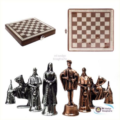 Imagen de Ajedrez Artesanal Medieval De Metal Con Estuche Tablero 30 Z