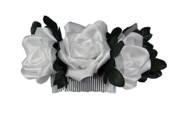 Imagen de tocado  de rosas  en peineta tocado para baile regional o ceremonia 