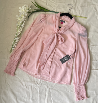 Imagen de Blusa tipo gasa, manga larga, de vestir VINCE CAMUTO