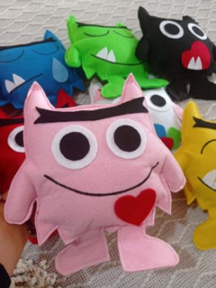 Imagen de Set de 7 monstruos de las emociones en fieltro  gigantes de 23cm cada muñeco