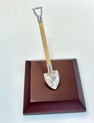 Imagen de Escultura pala minera/ Modelado en cera.