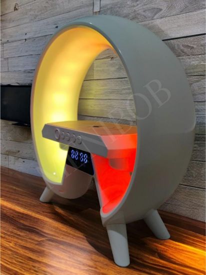 Imagen de Bocina Lampara RBG Luz Led reloj Decorativo Cargador en Forma de G inalámbrico 3 en 1 