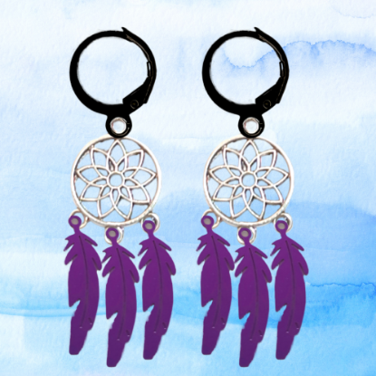 Imagen de 1 Par de Atrapasueños Color Plata+ Plumitas Etnicas  Morado Metalico Acero en Arracaditas Color Negro LOPI/$