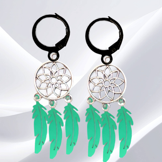 Imagen de 1 Par de Atrapasueños Color Plata+ Plumitas Etnicas  Verde Claro Metalico Acero en Arracaditas Color Negro LOPI/$