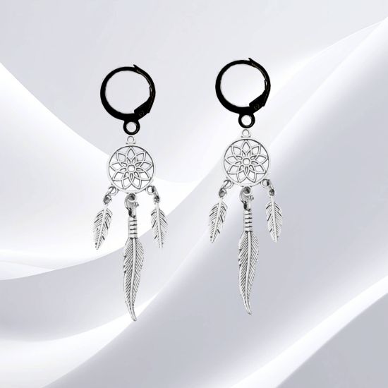Imagen de 1 Par de Atrapasueños Color Plata+ 2 Plumitas Etnicas  Cortas Color Plata + 1 Pluma Larga Etnica C.Plata en Arracaditas Color Negro LOPI/$