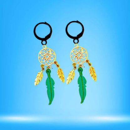 Imagen de 1 Par de Atrapasueños Dorado+ 2 Plumitas Etnicas  Cortas Doradas + 1 Pluma Larga Etnica Verde en Arracaditas Color Negro LOPI/$