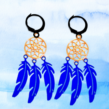 Imagen de 1 Par de Atrapasueños Color Dorado+ Plumitas Etnicas Azul Medio Metalico Acero en Arracaditas Color Dorado LOPI/$