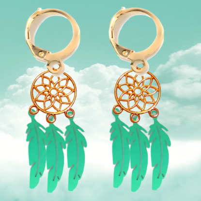 Imagen de 1 Par de Atrapasueños Color Dorado+ Plumitas Etnicas  Verde Claro Metalico Acero en Arracaditas Color Dorado LOPI/$