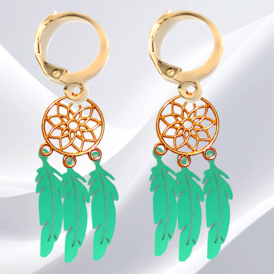 Imagen de 1 Par de Atrapasueños Color Dorado+ Plumitas Etnicas  Verde Claro Metalico Acero en Arracaditas Color Dorado LOPI/$