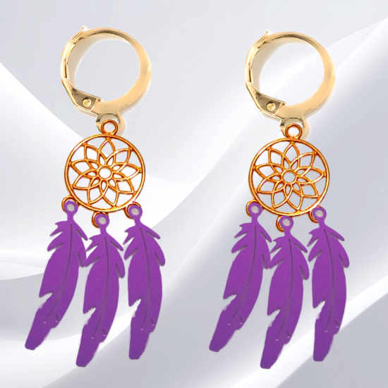 Imagen de XXX1 Par de Atrapasueños Color Dorado+ Plumitas Etnicas  Morado Metalico Acero en Arracaditas Color Dorado LOPI/$