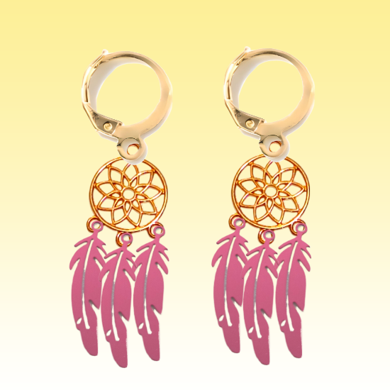 Imagen de 1 Par de Atrapasueños Color Dorado+ Plumitas Etnicas  Rosa Metalico Acero en Arracaditas Color Dorado  LOPI/$