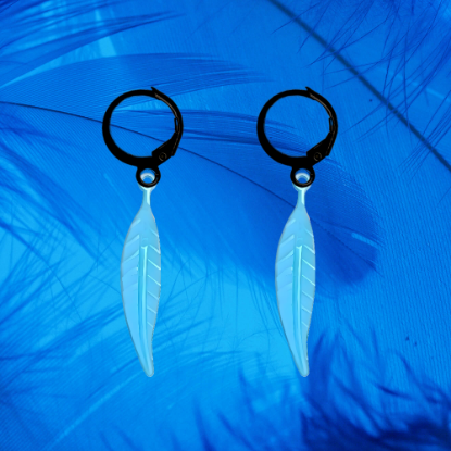 Imagen de 1 Par de Plumas Azules Finas Medianas  en Arracaditas Acero Color Negro Alta Durabilidad LOPI/$