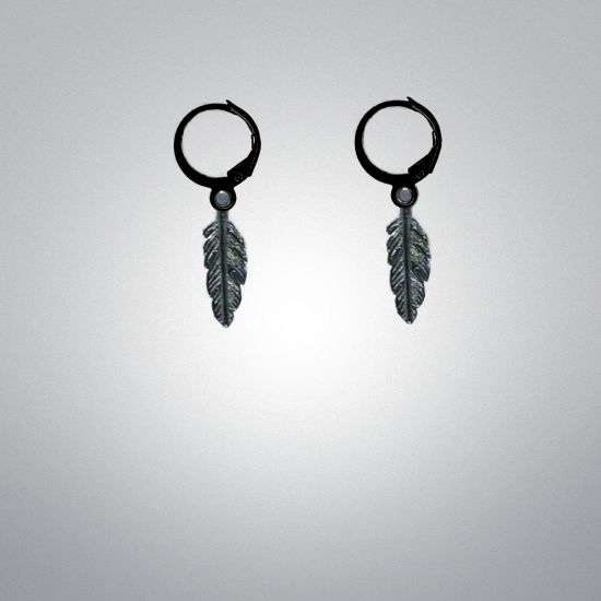 Imagen de 1 Par de Plumas Etnicas Cortas Color Gris Oxford en Arracaditas Acero Color Negro Alta Durabilidad LOPI/$