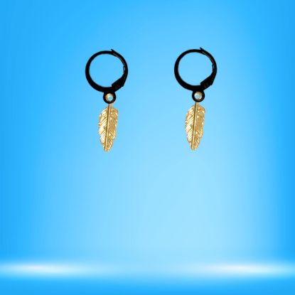 Imagen de 1 Par de Plumas Etnicas Cortas Color Dorado Claro en Arracaditas Acero Color Negro Alta Durabilidad LOPI/$