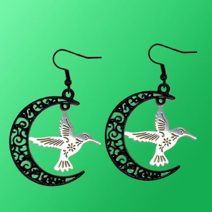 Imagen de 1 Par de Aretes Hermoso Colibri M2 Grande 40x35mm Acero Color Plata  En Luna Negra Alta Durabilidad Simbolo de Gran Amor LOPI/$