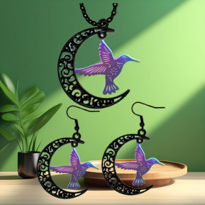 Imagen de 1 Juego ( 1 Par de Aretes+ Collar Acero Color Negro)  Hermoso Colibri M2 Grande 40x35mm Acero Color Tornasol  En Luna Negra Alta Durabilidad Simbolo de Gran Amor