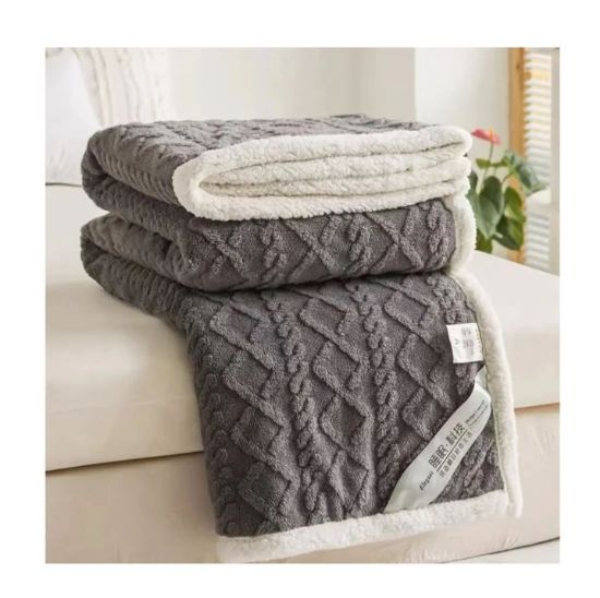 Imagen de Manta Matrimonial Forro Polar Diseño Trenzado Gris Con Orilla Blanca