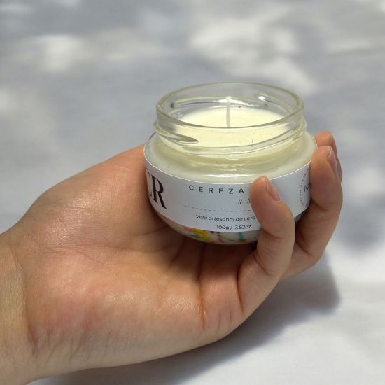 Imagen de Vela Artesanal y Aromática – Cereza y Rosas 100g