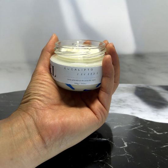 Imagen de Vela Artesanal y Aromática – Eucalipto y Lavanda 100g