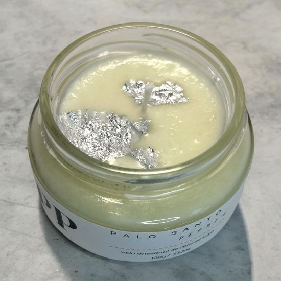 Imagen de Vela Artesanal y Aromática – Palo Santo y Peonía 100g