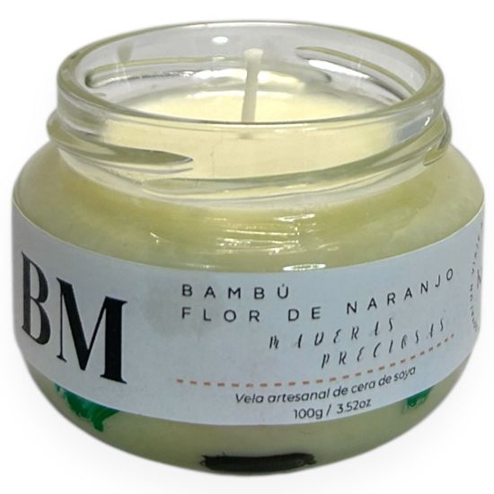 Imagen de Vela Artesanal y Aromática – Bambú, Flor de Naranjo y Maderas Preciosas 100g