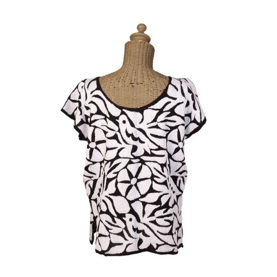 Imagen de Blusa bordada en blanco y negro VENDIDO
