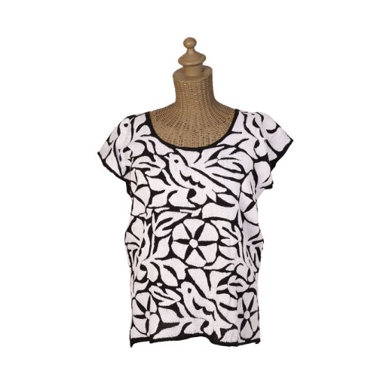 Imagen de Blusa bordada en blanco y negro VENDIDO