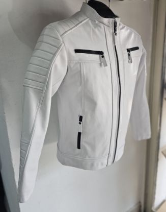 Imagen de Chamarra de piel color blanca