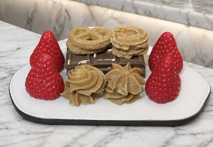 Imagen de Cajita con ceras aromáticas: fresas, galletas y tabletas de chocolate